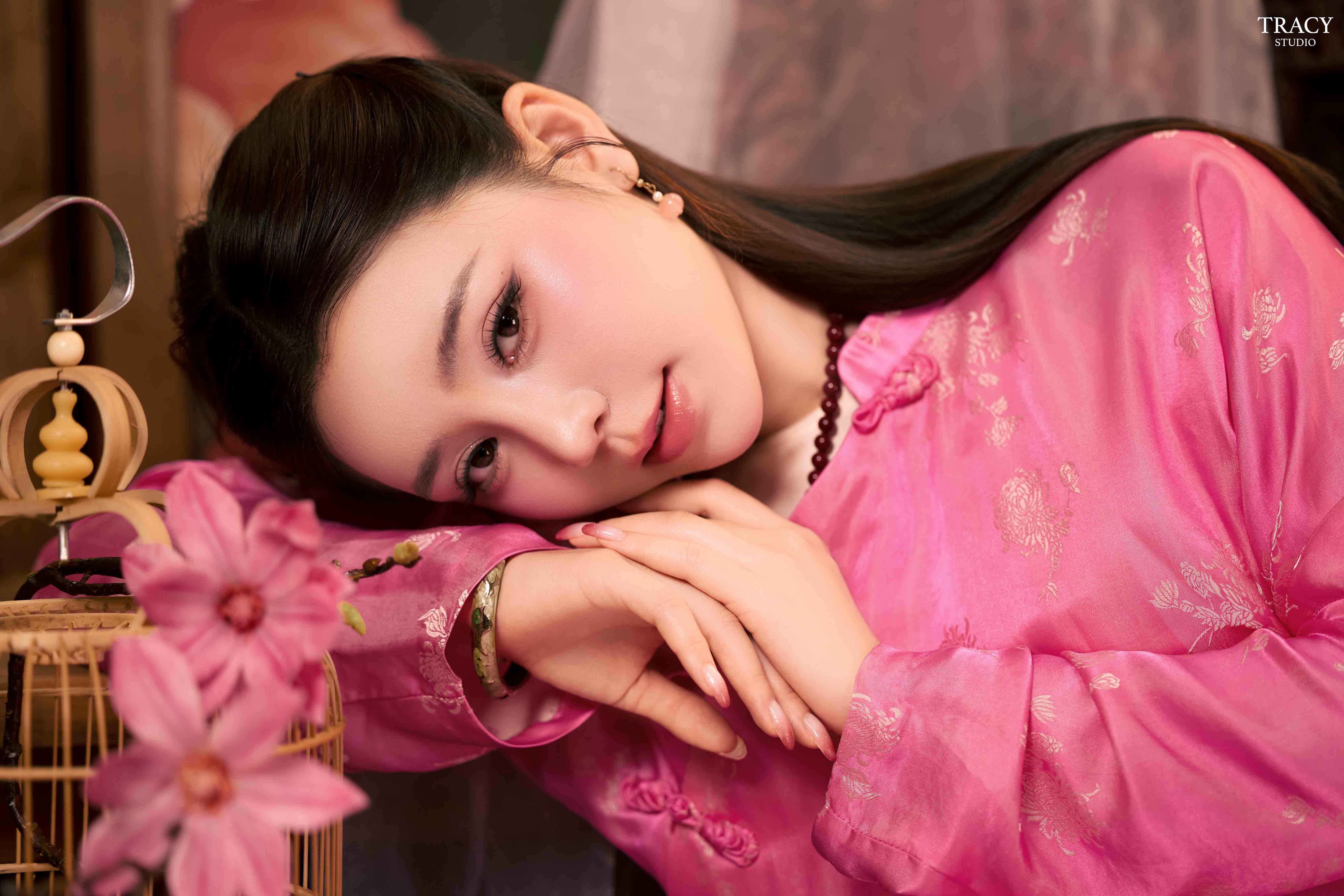 frontend/img/gallery/anh-tet-yem-ao-dai/tracy-studio-chup-concept-tet-du-uyen (4).jpg